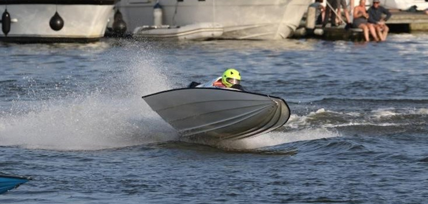 James Fisher Subtech is offering sponsorship support for Lowestoft-based teenager, Gracie Mae Sampson who is competing this year in the UK’s national junior speedboat championships.