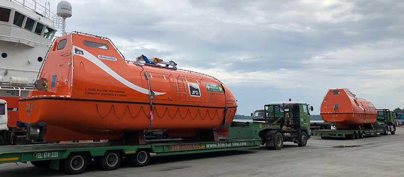 Two more hyperbaric lifeboats arrive in Singapore to further boost the Flash Tekk fleet.