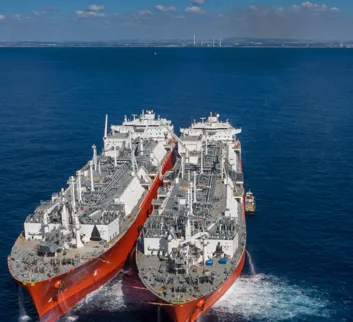 LNG STS transfer